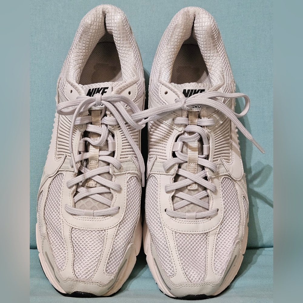 Men's Size 13 White Nike Zoom Vomero 5